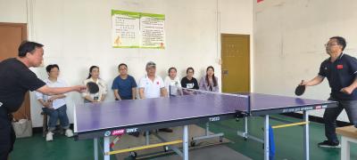英山县长冲高级中学球类运动会别开生面