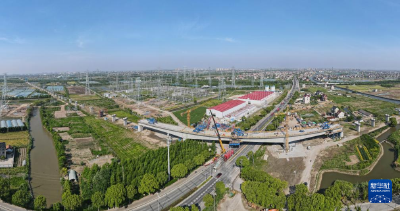 上海：箱梁架设大桥合龙 高铁建设推进正酣