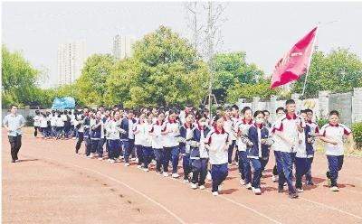 30分钟“增量又提质”，黄州中学初中部解锁大课间新玩法——跑起来 跳起来 笑起来