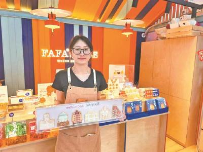 把“黄鹤楼”一口吃进肚子里 游客把能吃的武汉记忆带回家