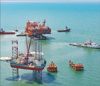 渤海最大油气平台完成浮托安装