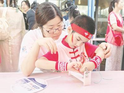 践行文明条例 共育城乡文明——黄冈市区“六进六送”新时代文明实践活动走进万达商圈