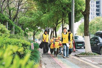 社区养老与托育的双赢探索——“共享奶奶”与孩童的“朝夕相伴”