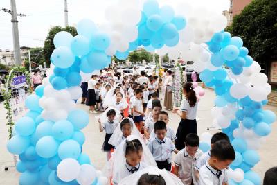 光影为幕，童梦启航！蕲春县第三幼儿园举行“你的成长 即将上映”主题毕业典礼