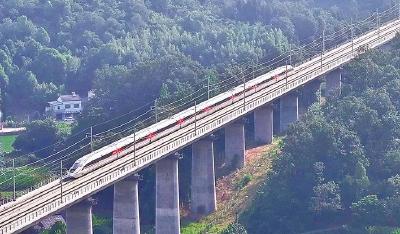商业运营时速瞄准400公里 全球最快高铁在湖北试跑半个月