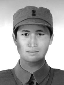 “朱德青年团”团长丁思林——  邓小平为其写悼文，牺牲83年后有了戎装照