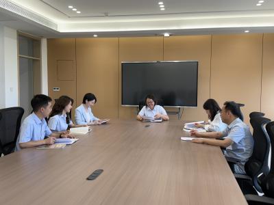 黄冈中学附属初级中学“1+4”名师工作室法引发“名师高原”现象