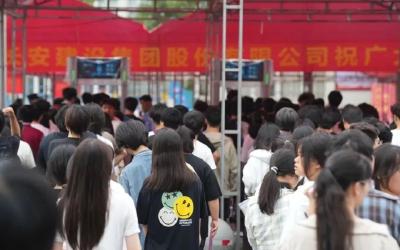 黄冈6万多名学子执笔为剑，终抵星河！