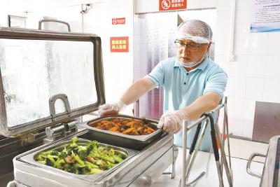 乐做后勤一块砖 哪里需要哪里搬 ——记黄冈师范学院“最美一线教职工”沈敏