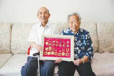 先后经历抗日战争、解放战争、抗美援朝  九旬老兵夫妇寄语：“不忘历史，珍惜当下！”