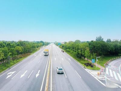 铺筑畅安舒美新坦途——黄州公路提档升级绘就美丽城乡新“途”景