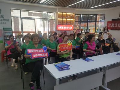 百年人寿手把手教社区居民守护
