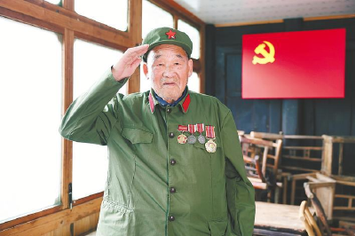 赴朝参战立下赫赫功勋 不当干部返乡攻坚贫穷 93岁战斗英雄“两个战场”写传奇