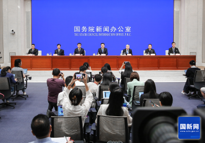 财政部：适当提高退休人员基本养老金