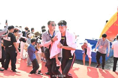 第50届武汉渡江节：湖北运动员包揽渡江冠军