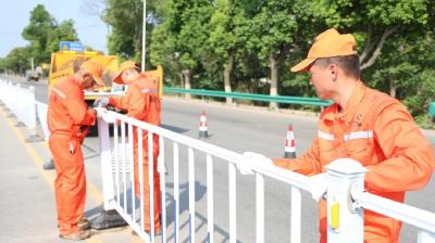 让群众路上少“添堵”