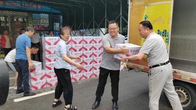 黄冈市道路运输和物流事业发展中心开展 “关爱司机我来行，炎炎夏日有真情”慰问活动
