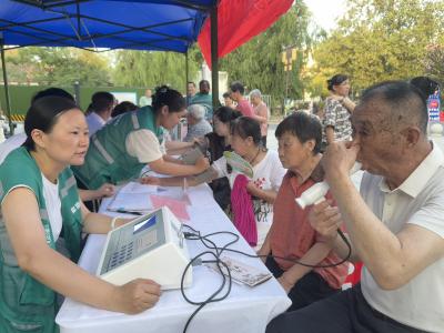 赤壁社区卫生服务中心中医进社区获好评