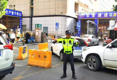 高温遇“警”！滚烫画面来袭......
