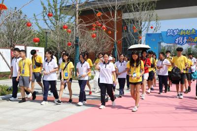 海外华裔青少年点赞黄高附中美丽校园