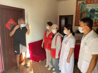以练筑防 以演备战                                                                                                                           南湖社区卫生服务中心联合多家单位开展疫情应急处置演练