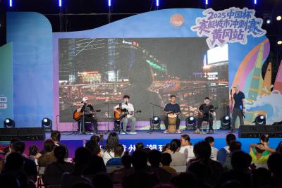 黄冈白潭湖音乐节燃爆夏夜，文旅局长献唱引全场沸腾