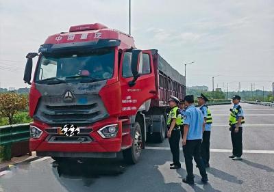 蕲春县交通运输综合执法大队：多线发力 织密道路安全保障网