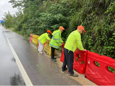 雨幕中的坚守：黄州区交通公路人筑牢公路安全屏障