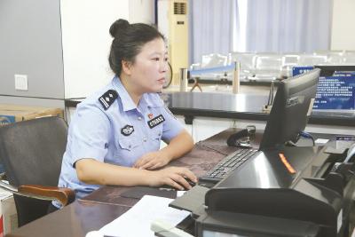 红安女交警陈艳华深耕岗位二十载——“零投诉”绘就民心答卷