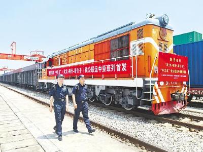 出海通道越来越多 外贸成色越来越新 前7个月我省进出口总值增长近三成