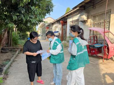 走街串巷宣教防蚊 即查即清守护健康                                                                                             南湖社区卫生服务中心开展基孔肯雅热防控专项行动
