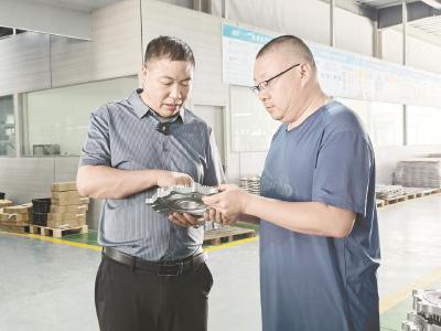  聚力建支点 回乡创业时|一颗“硅心”报桑梓   链动故乡产业兴——支点建设征程中，赤子归巢跑出“奥沃速度”
