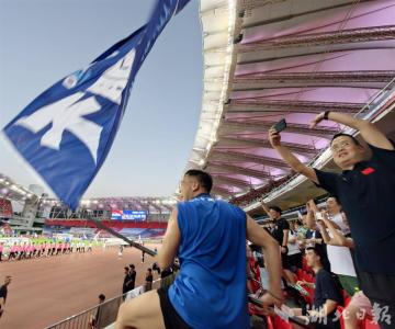 汉超开踢 揭幕战吸引4.6万人现场观赛