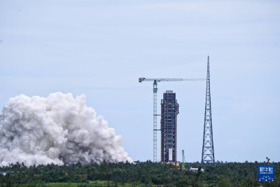 我国新一代载人运载火箭长征十号首次系留点火试验取得圆满成功