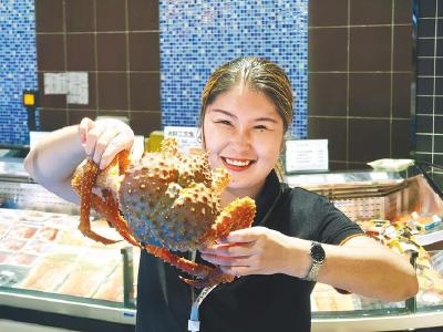 小城武穴，帝王蟹三文鱼卖得火爆 高端食材见证县域商业能级跃升