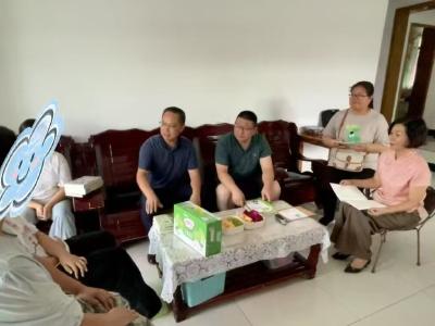 英山县实验中学教师董小菁：26载家访路 情暖山乡娃