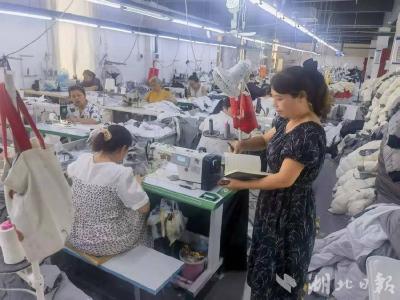 针线缝出5000+月薪！武穴百名留守妈妈“织”出新人生