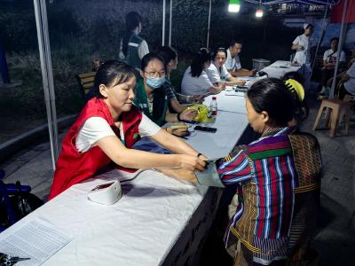 黄州区西湖社区卫生服务中心健康服务走进小区