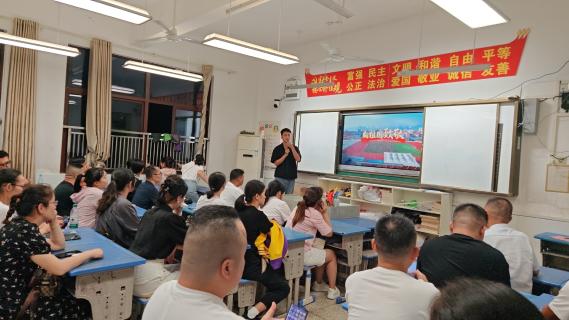 黄州好老师风采②蔡林浩：从教11载  从“大家长”变为“引路人”