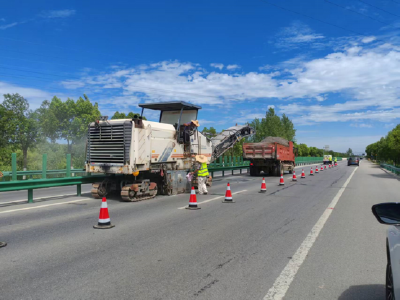 精织畅安途 答好民生卷——黄州区公路事业发展中心提升公路“颜值气质”迎国检