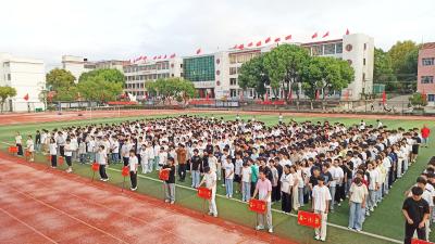 筑牢安全意识  厚植家国情怀——黄梅五中开展防空防震应急疏散演练