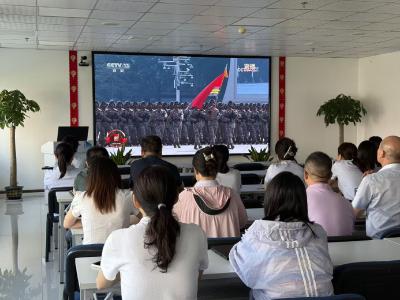 中国太保寿险黄冈中支组织全辖观看阅兵盛况