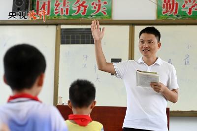努力培养出更多德智体美劳全面发展的社会主义建设者和接班人
