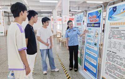 黄梅县市场监管局进校入企宣讲药品安全知识10余场