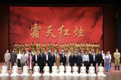 讲述黄师百年育人史！黄梅戏《霜天红烛》在六安成功演出