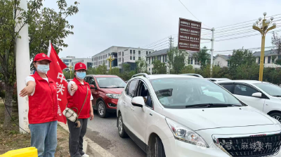 万千“志愿红” 情暖“双节”行