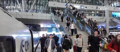 假期出行高峰持续：全社会跨区域人员流动量再创新高