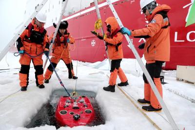 我国“双模AUV”成功开展北冰洋冰底环境观测