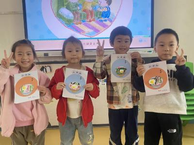 龙感湖中心幼儿园开展重阳敬老活动