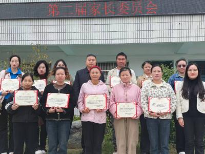 家校携手 共育未来！英山县白铺小学家长开放日共话孩子成长路径